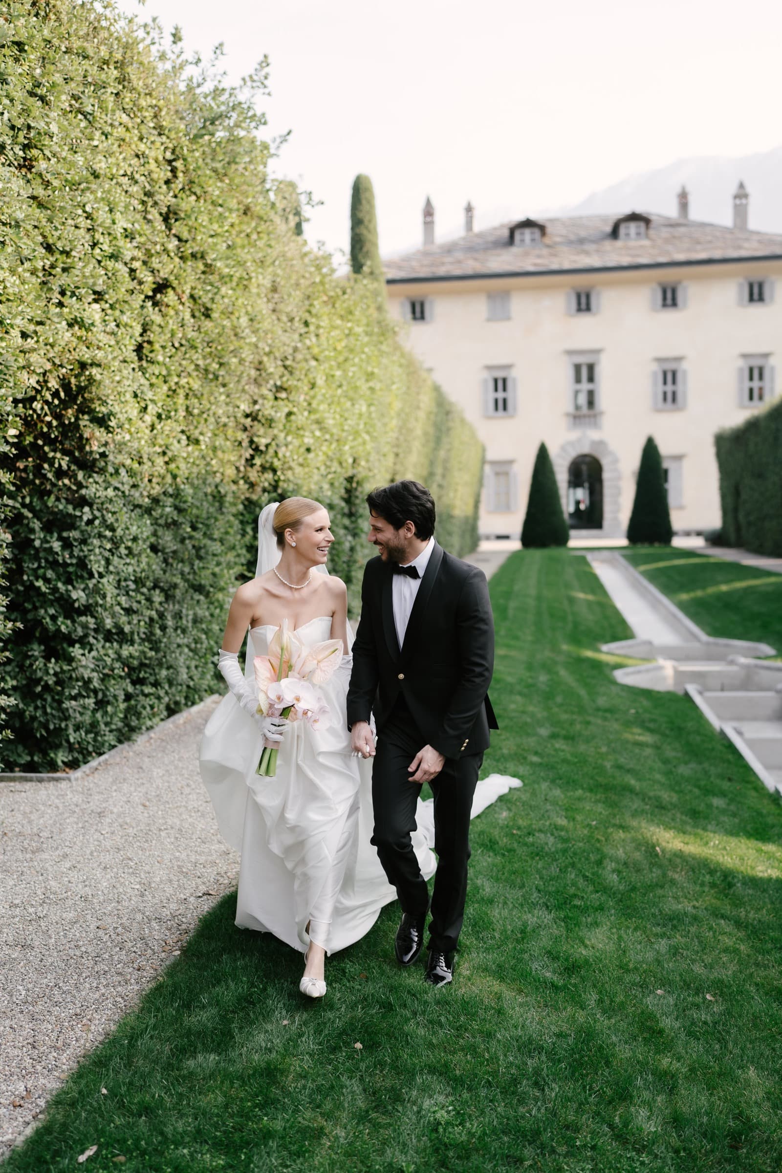 Hochzeitsfotografie Frankfurt – elegante Hochzeitsdetails in zeitlosen Tönen, Beigeandwhite